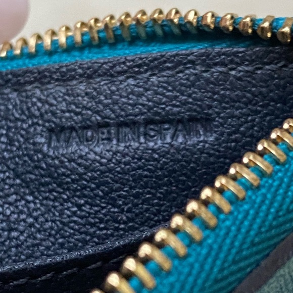 Chloé Clutch with Card Slots - Picture 14 of 16
